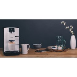 Automatický kávovar při přípravě kávy Nivona 796