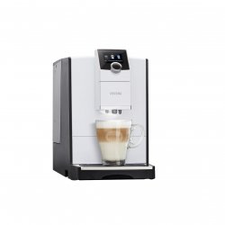 Kávovar Nivona NICR 796 s bílou barvou a caffe latte