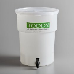 Plastová nádoba pro výrobu Cold Brew Toddy.