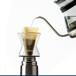 Funnex nasazený na termosce pro při přípravě překapávané kávy.