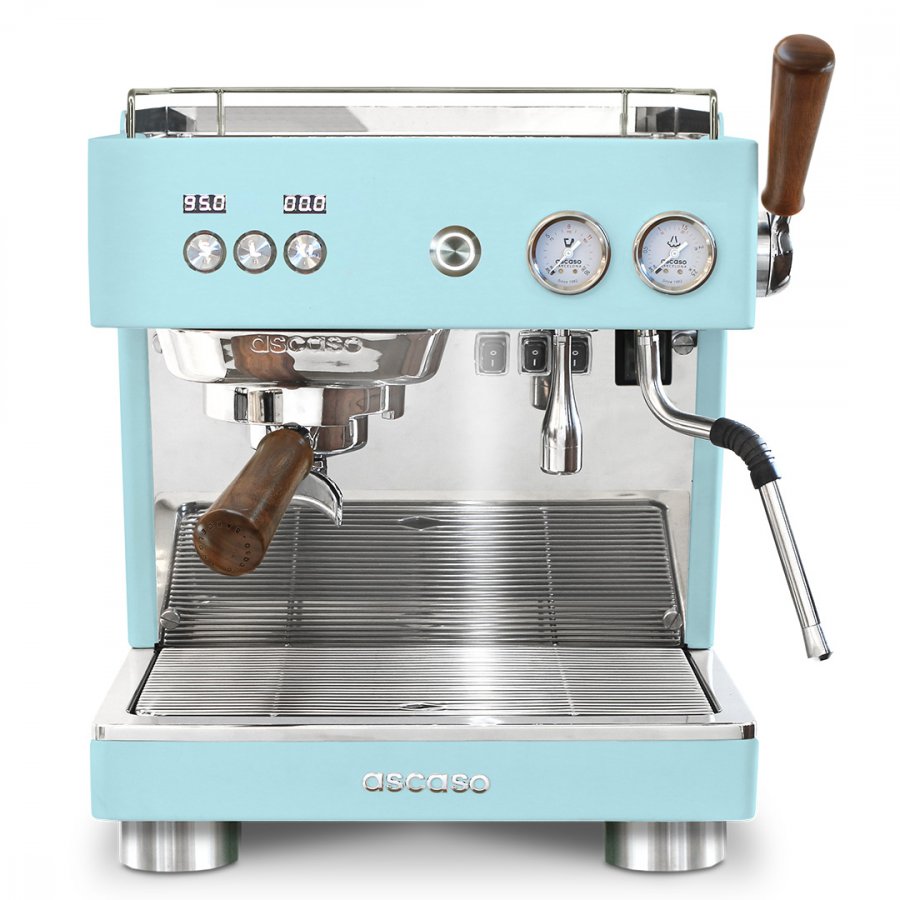 Světle modrý kávovar Ascaso Baby T pro přípravu espressa a cappuccina.