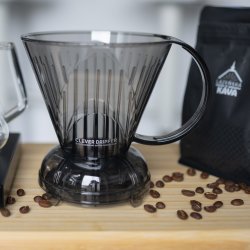 Clever dipper pro přípravu filtrované kávy.