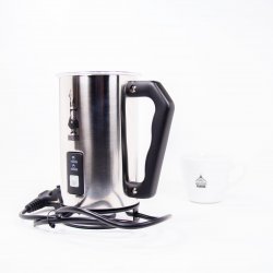 Šálek na kávu a Elektrický napěňovač mléka Bialetti