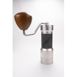 Ruční mlýnek 1Zpresso K-Plus ze přední strany
