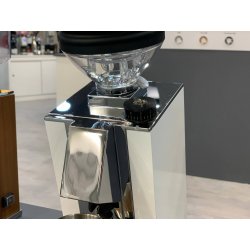 Eureka ORO Mignon Single Dose bílý - Espressové mlýnky na kávu: Materiál : Plast