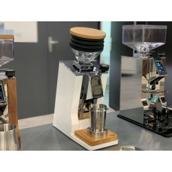 Eureka ORO Mignon Single Dose bílý - Espressové mlýnky na kávu: Tvar mlecích kamenů : ploché