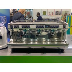 Nuova Simonelli Appia Life XT 3GR V - Profesionální pákové kávovary: Automatické čištění : ano