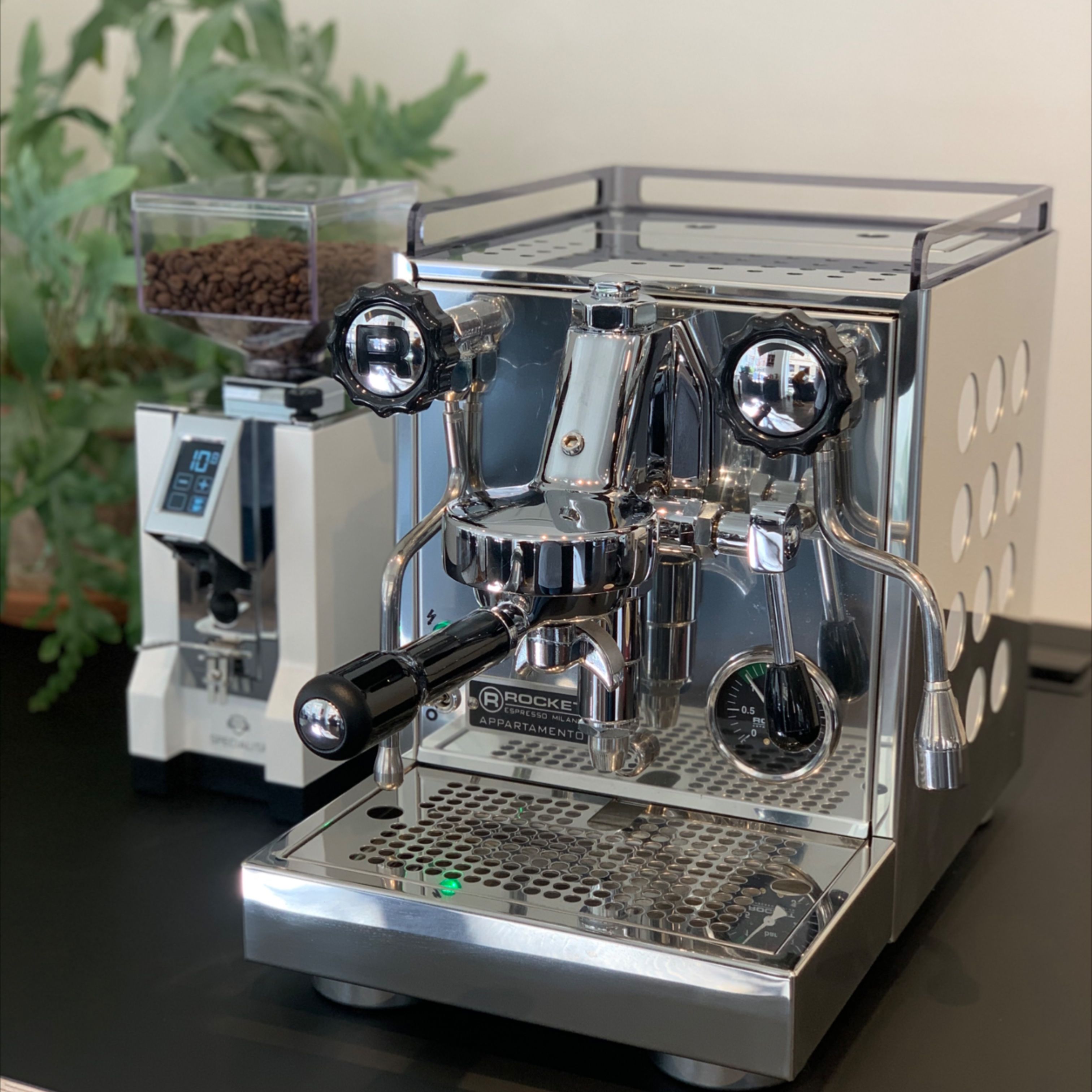 stříbrný domácí kávovar Rocket Espresso Appartamento